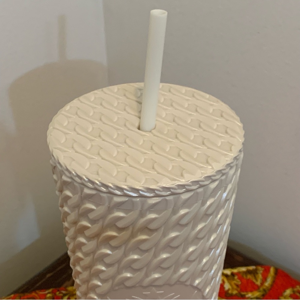 *NWT* Starbucks 24 oz Matte Cream Sheen Cable Knit Venti Tumbler - Fall 2025 - Picture 3 of 6